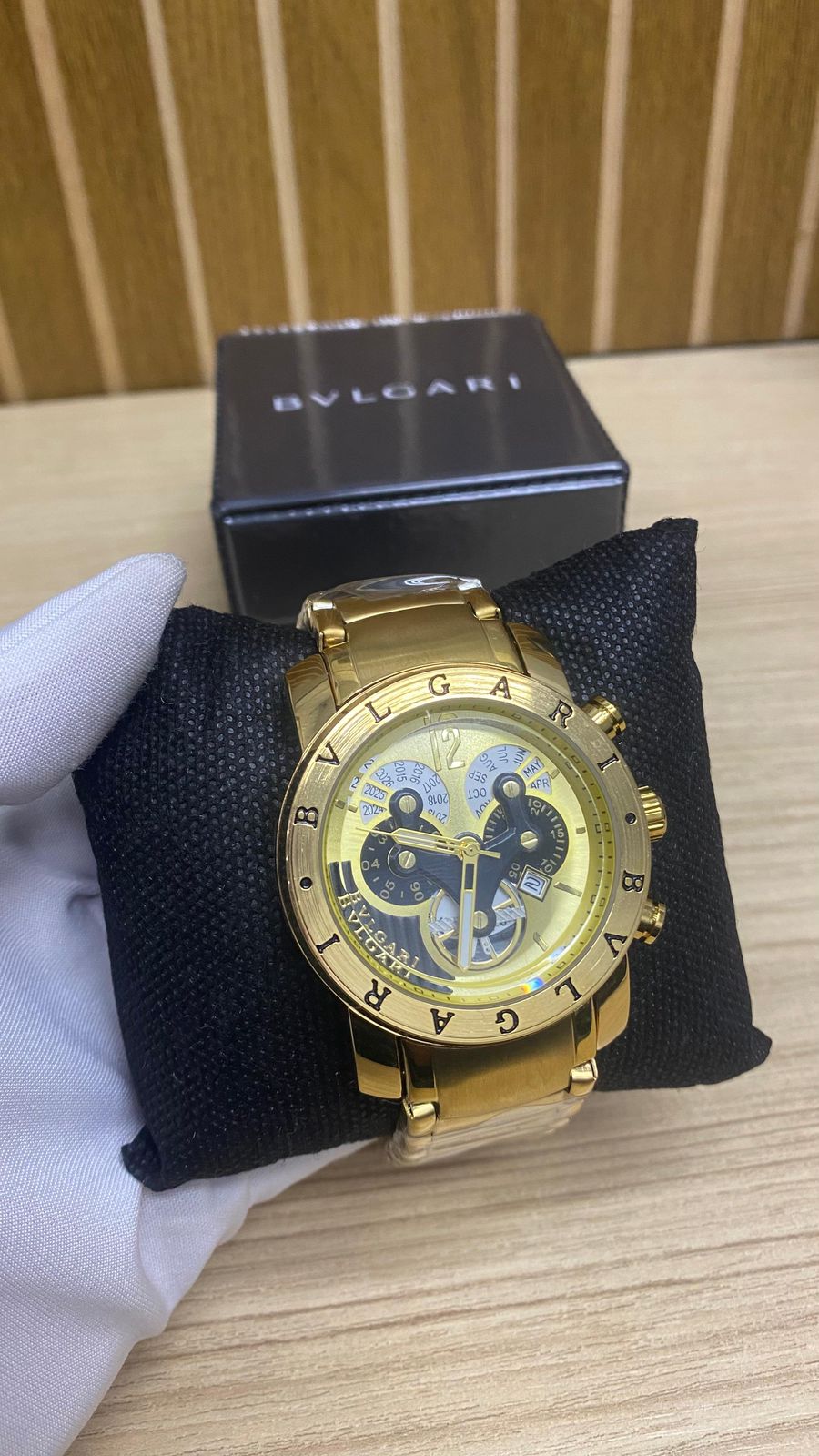RELOGIO BVGARI DOURADO FUNDO PRETO\AMARELO