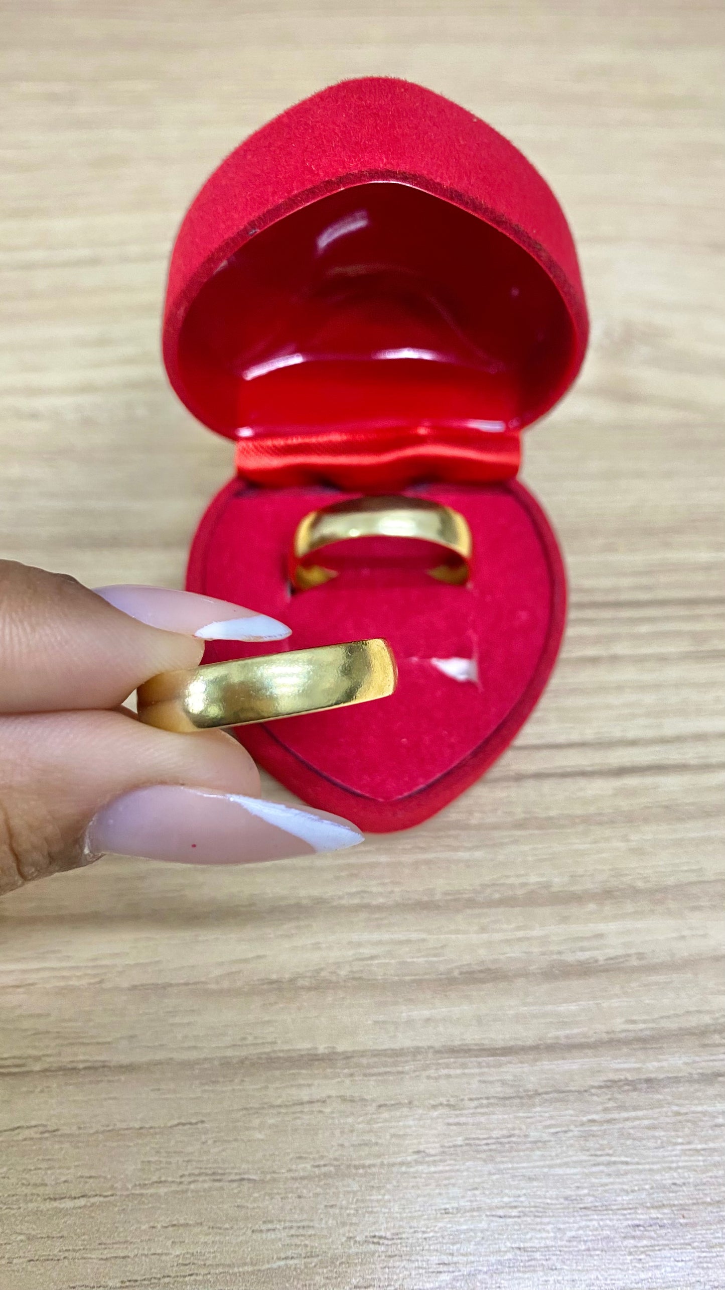 PAR DE ALIANÇAS ANATOMICA BOLEADA 7MM