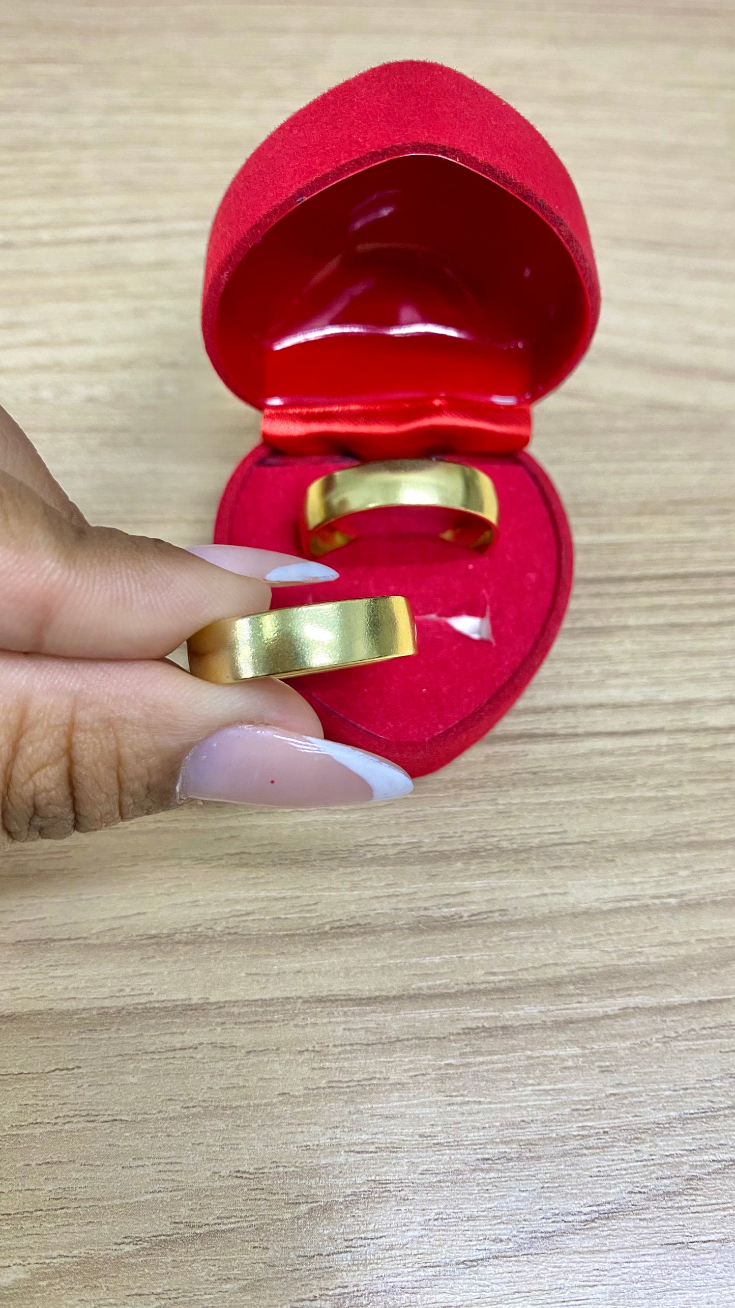 PAR DE ALIANÇAS MOD ANATOMICA QUADRADA 8MM