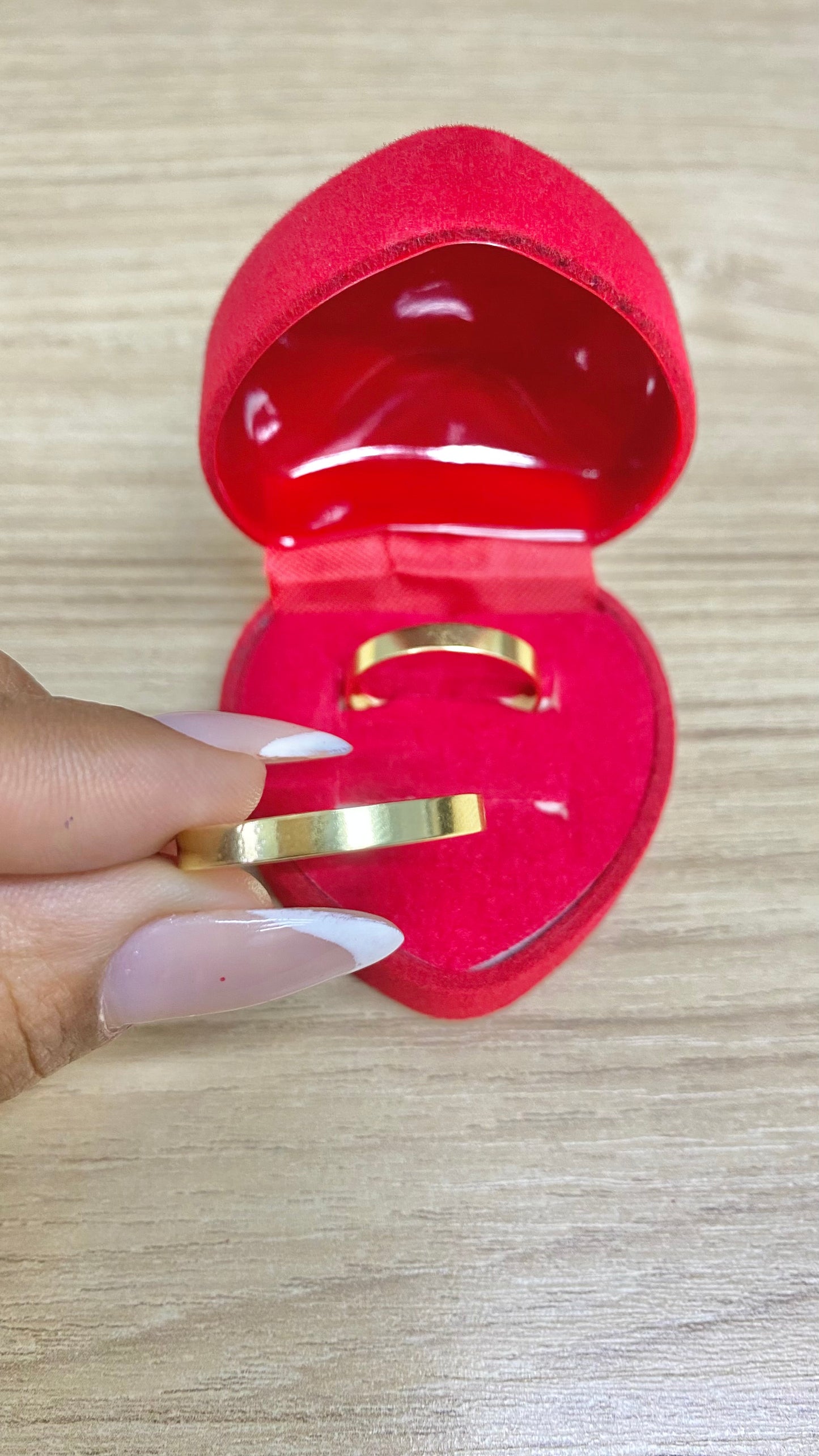 PAR DE ALIANÇAS MOD RETA QUADRADA 4MM