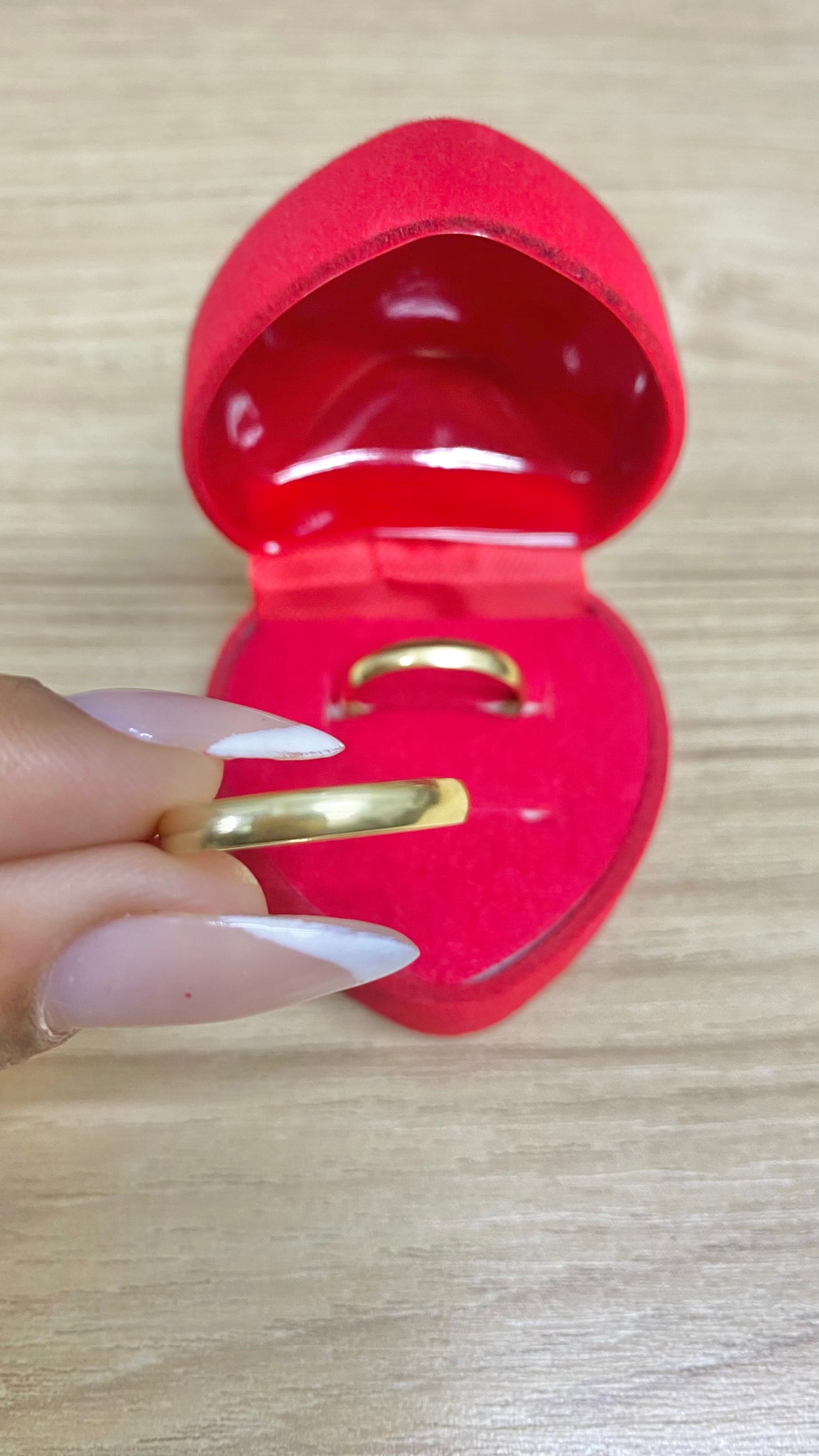 PAR DE ALIANÇAS MOD ANATOMICA BOLEADA 2MM