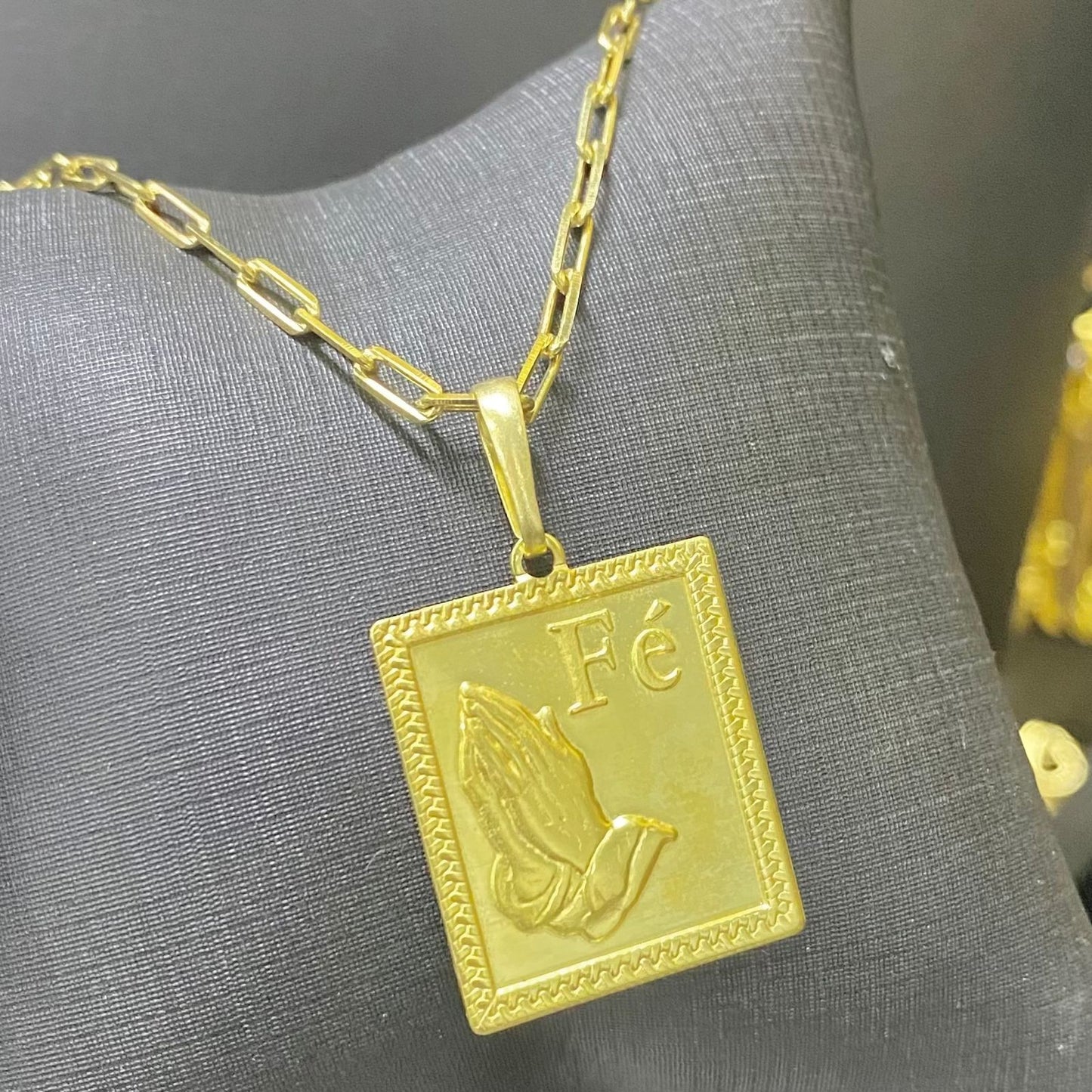 PINGENTE MÃO ORANDA FÉ