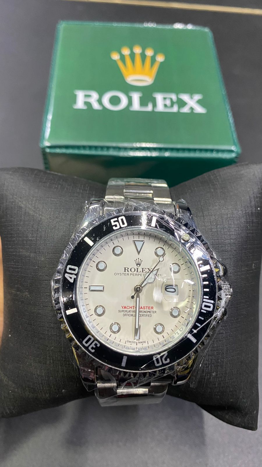 RELOGIO ROLEX PRATA BORDA PRETA FUNDO BRANCO