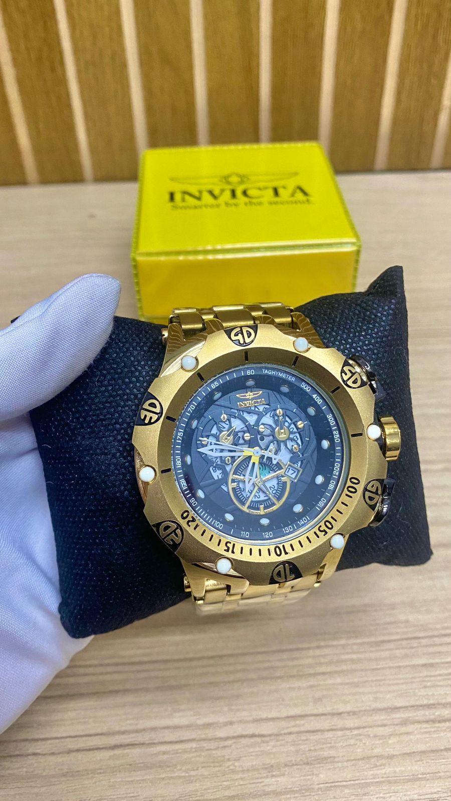 RELOGIO INVICTA DOURADO ( FUNDO CÉU | ESCURO )