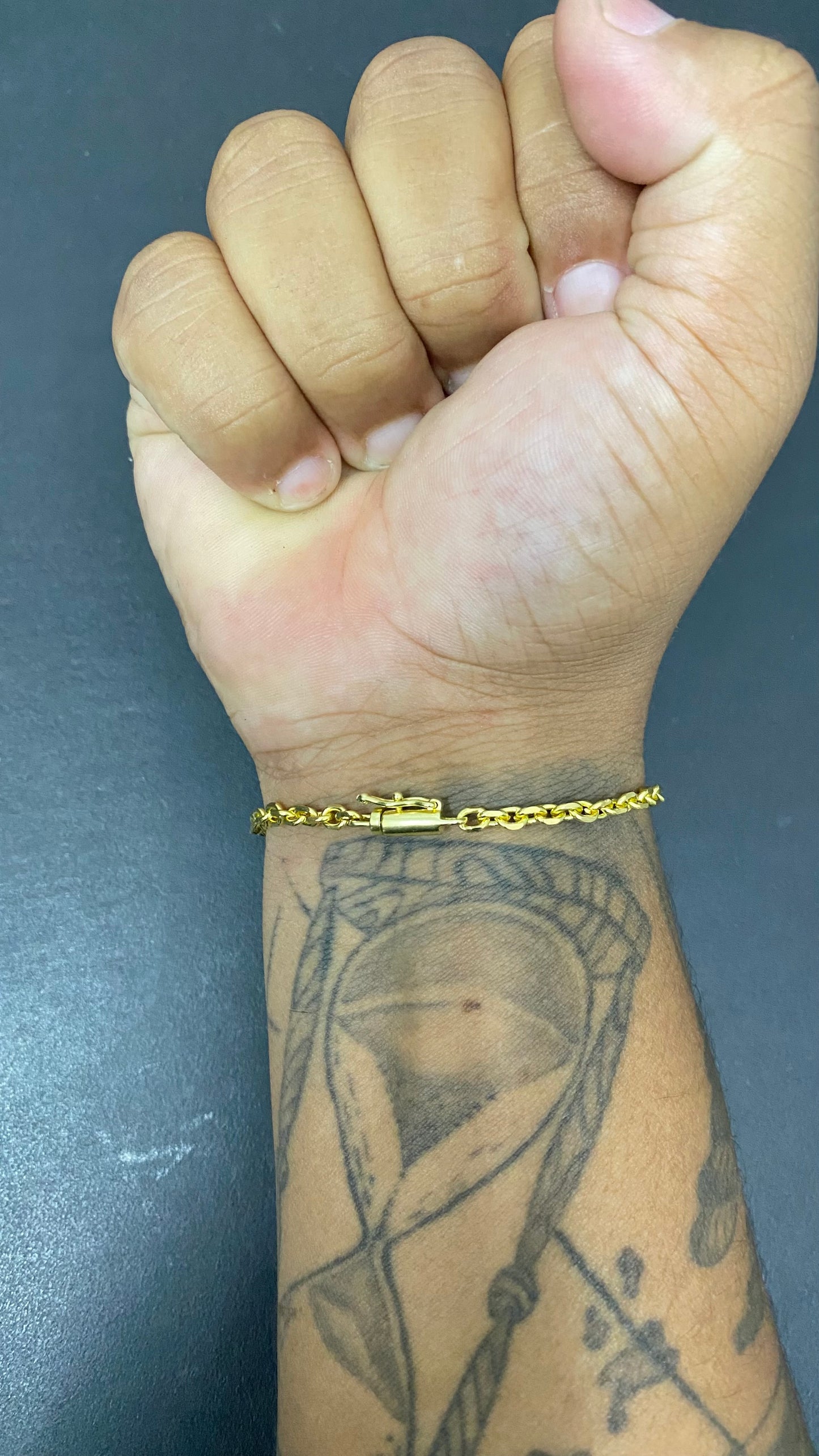 PULSEIRA ELO CADEADO QUINA 4MM ( Com Fecho Canhão )