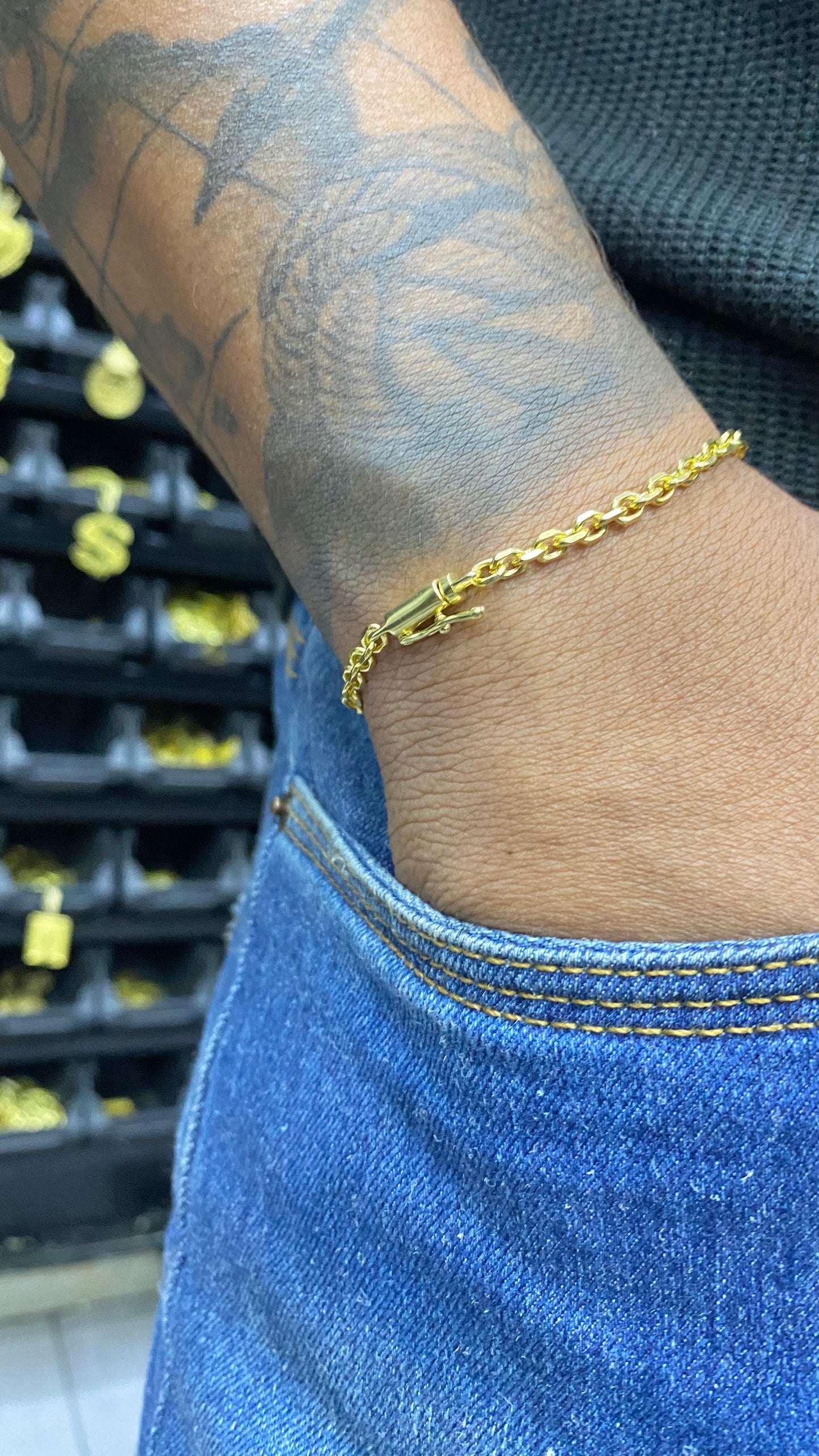 PULSEIRA ELO CADEADO QUINA 4MM ( Com Fecho Canhão )