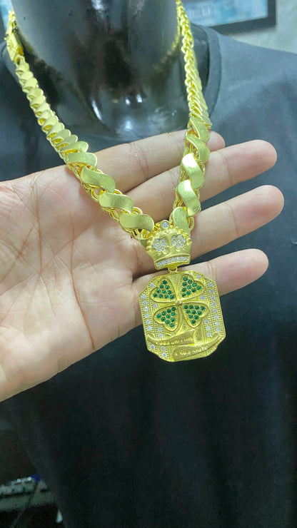 CORRENTE ELO FRISO S 12MM + PINGENTE TREVO DA SORTE CRAVEJADO + BRINDE PULSEIRA