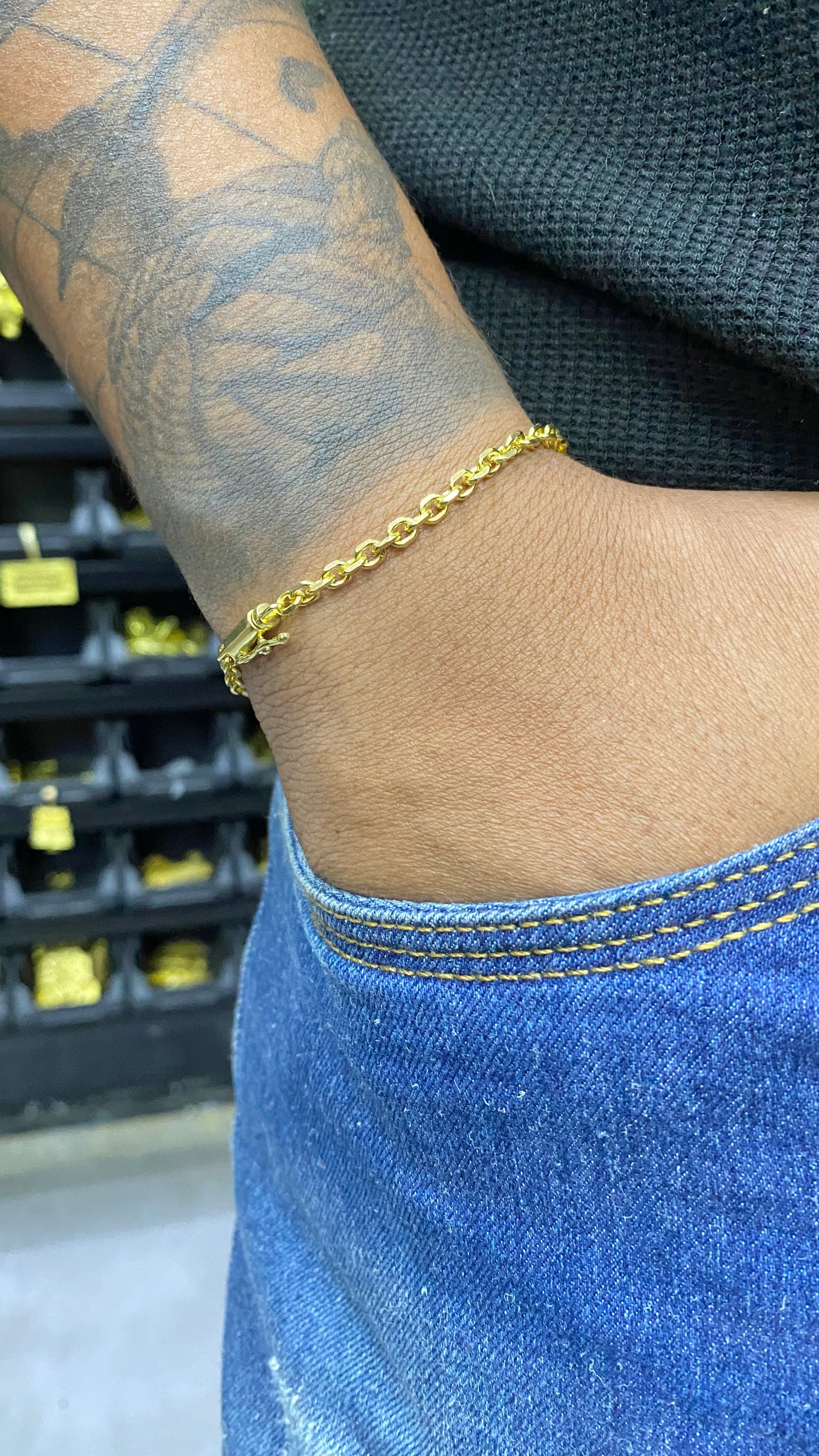 PULSEIRA ELO CADEADO QUINA 4MM ( Com Fecho Canhão )