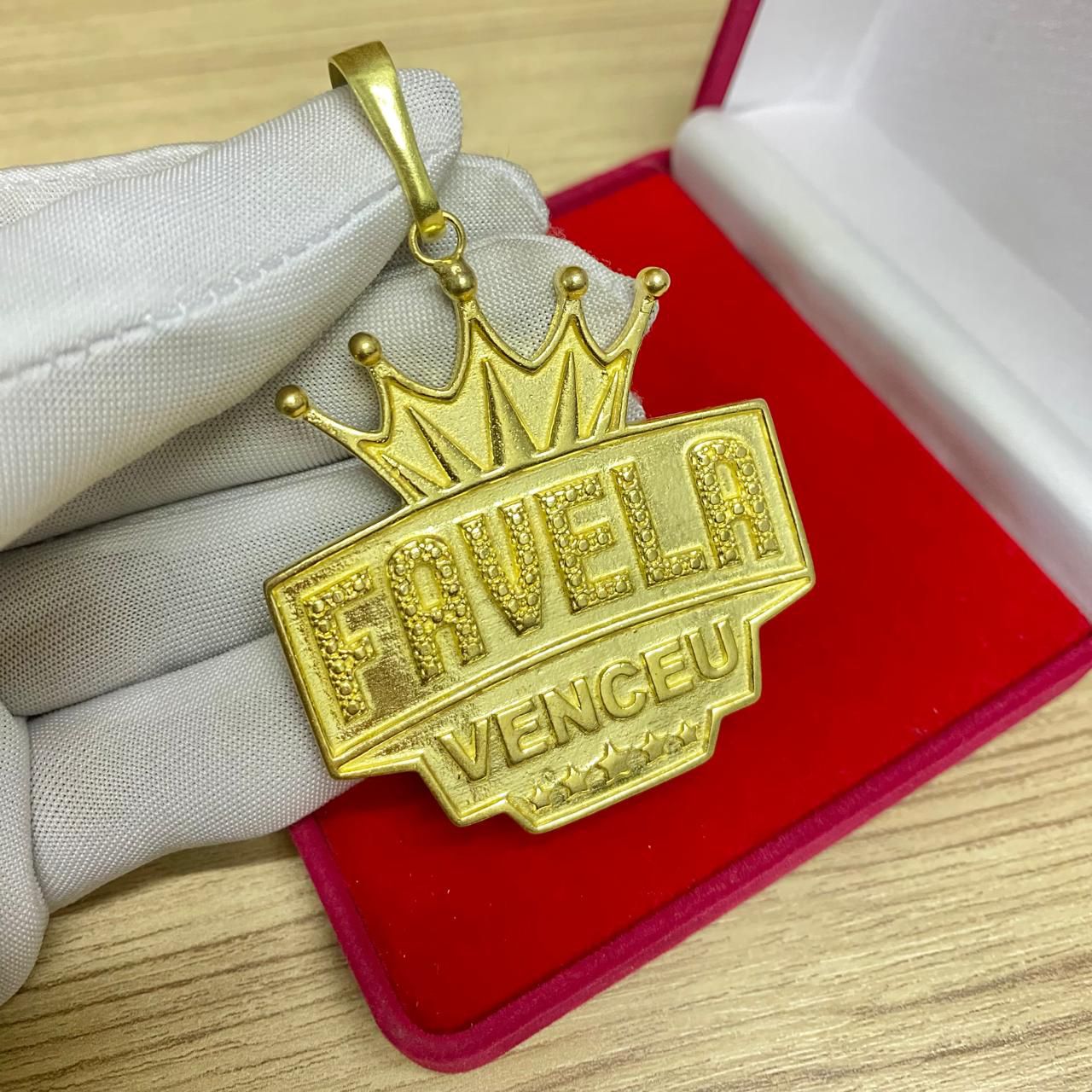 PINGENTE FAVELA VENCEU GRANDE
