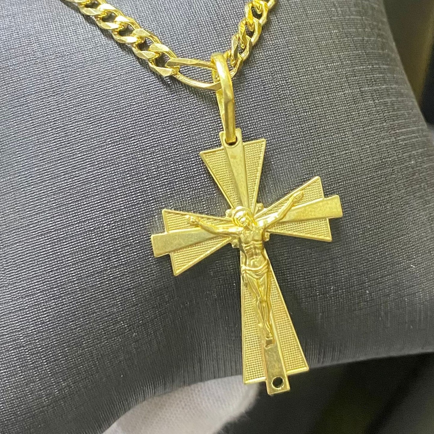PINGENTE CRUZ JESUS CRUCIFICADO