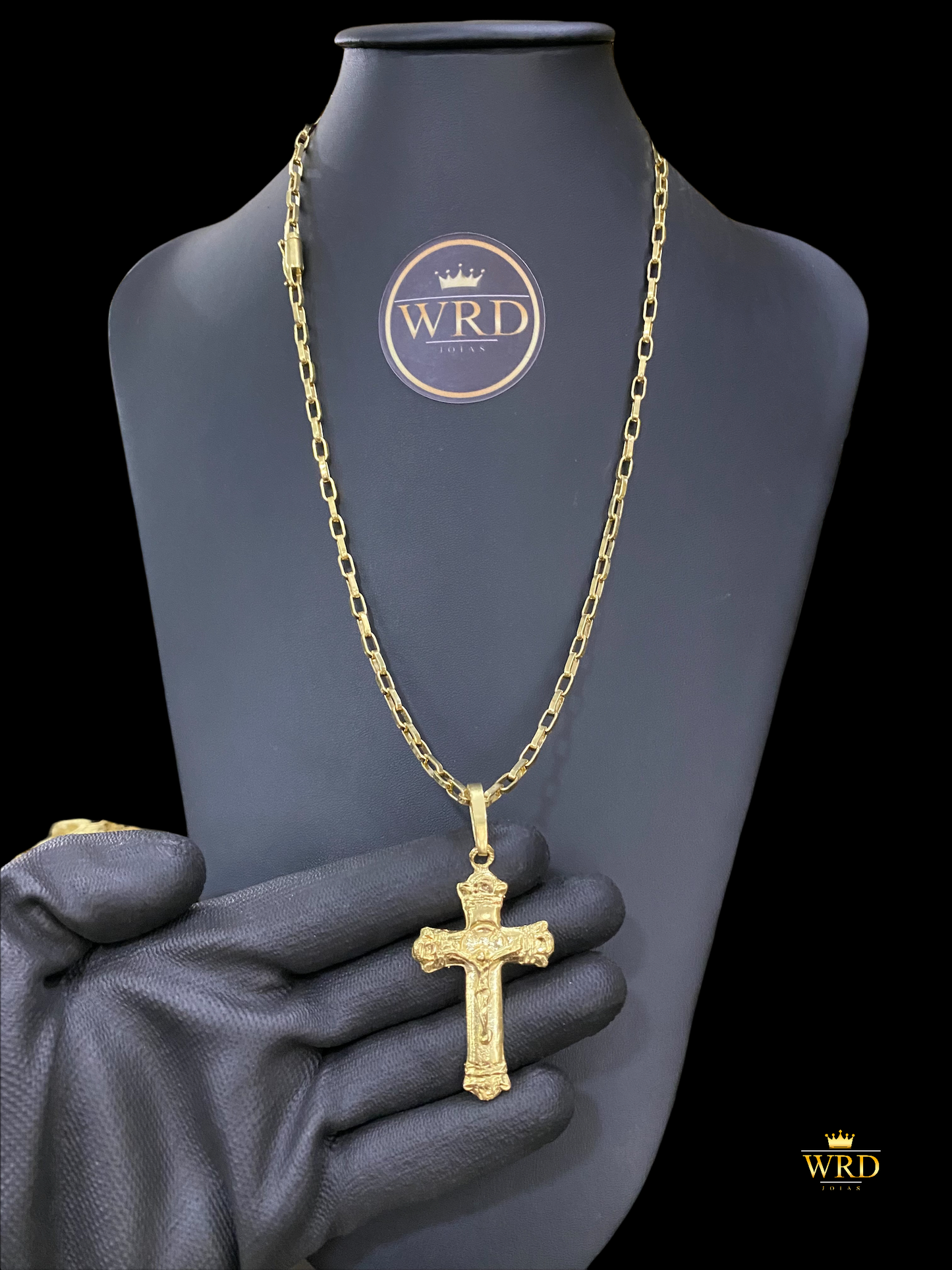 CORRENTE ELO TIJOLINHO 3MM COM PINGENTE CRUCIFIXO - WRDJOIAS