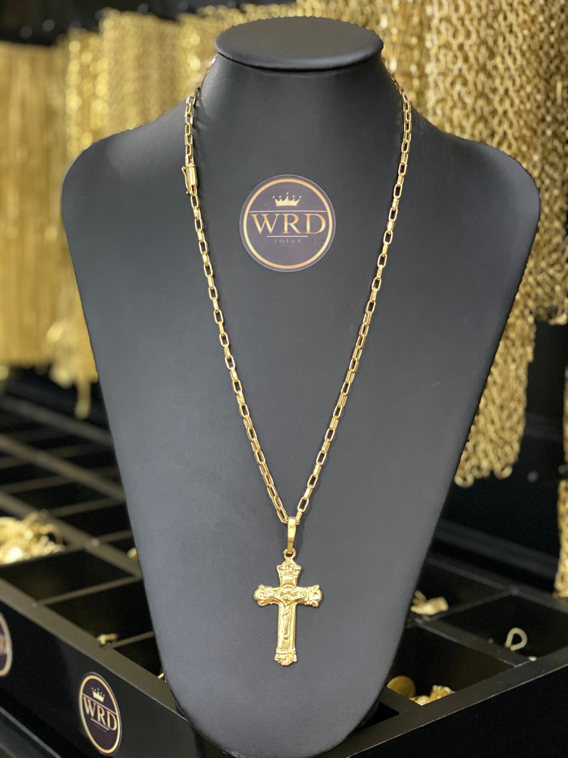 CORRENTE ELO TIJOLINHO 3MM COM PINGENTE CRUCIFIXO - WRDJOIAS